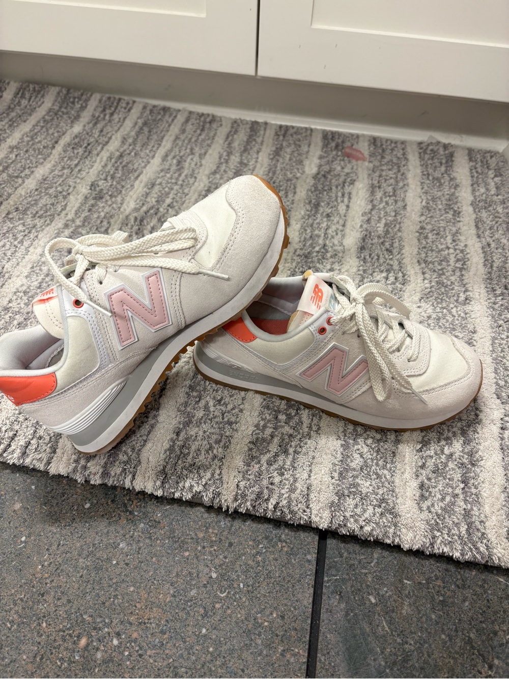 New Balance Women's 7.5 Wide 574 Cream & Pink Retro Runner Sneakers
